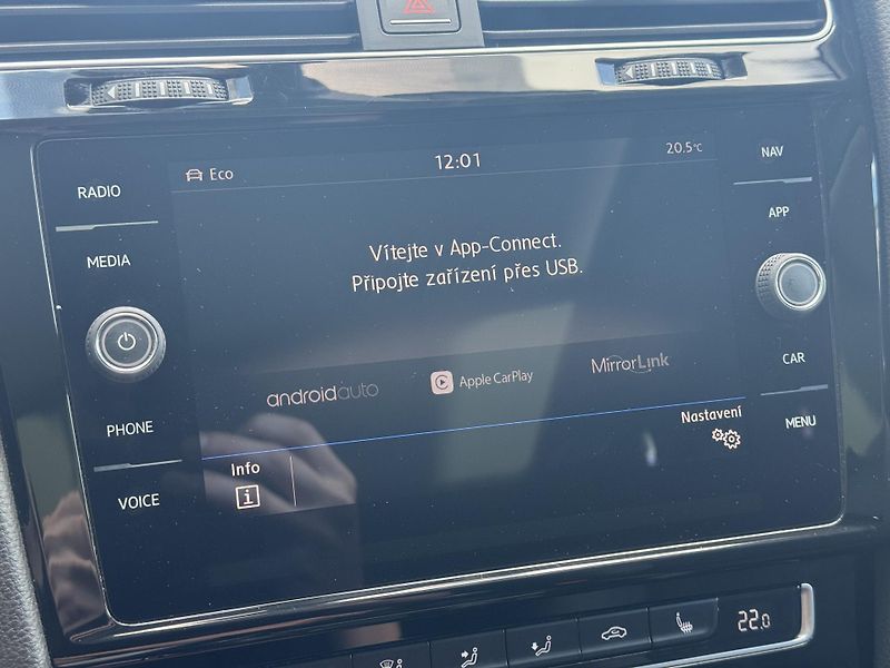 Volkswagen Golf (2017) VII 1.4TSi MAN Highline, RZV - fotka 36 z 51
