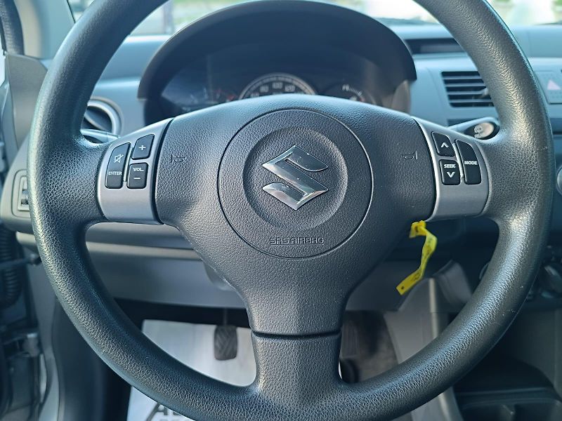 Suzuki Swift 1.3/68kw - fotka 14 z 21
