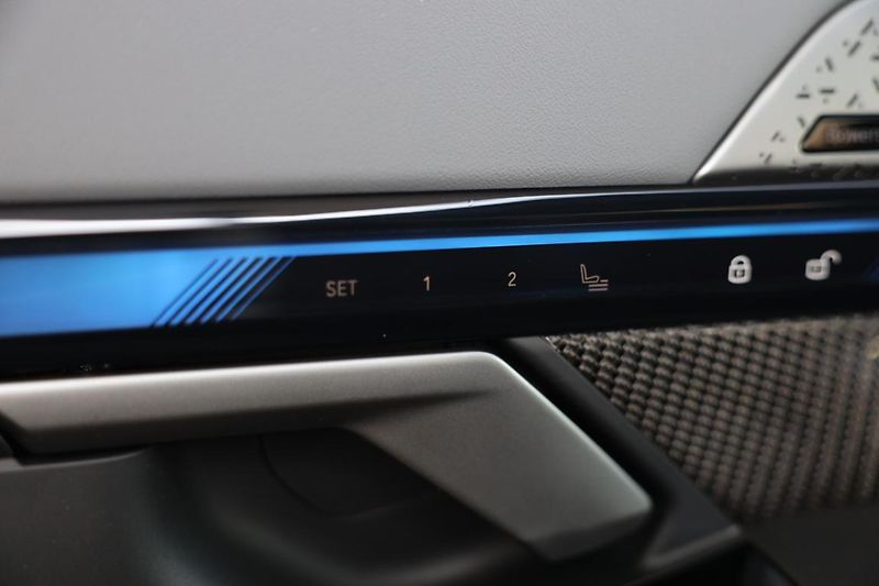 BMW i5 M60 xDrive sedan - fotka 14 z 17