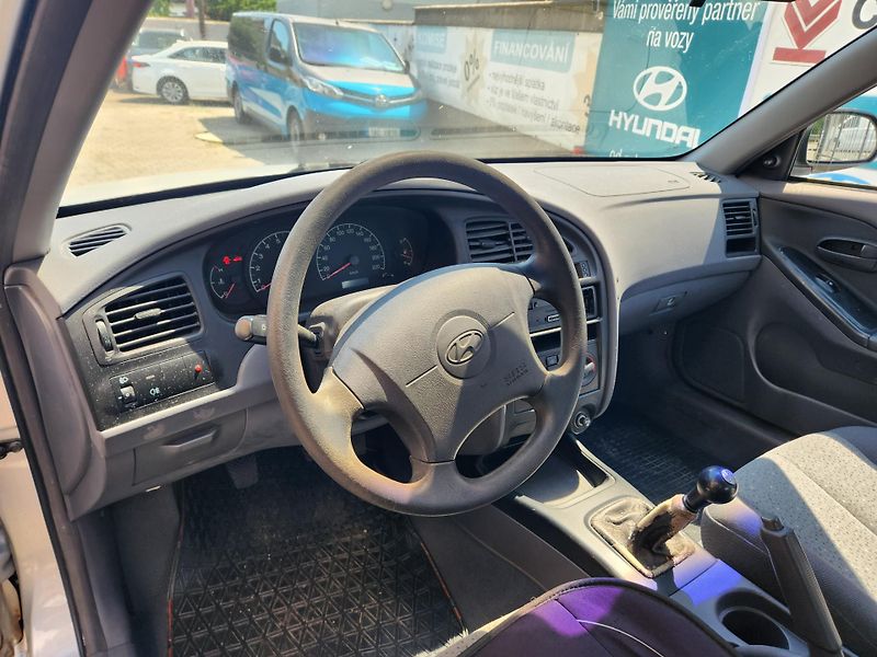 Hyundai Elantra (2001) 1.6-ZACHOVALÝ STAV-NÍZKÉ KM - fotka 4 z 13