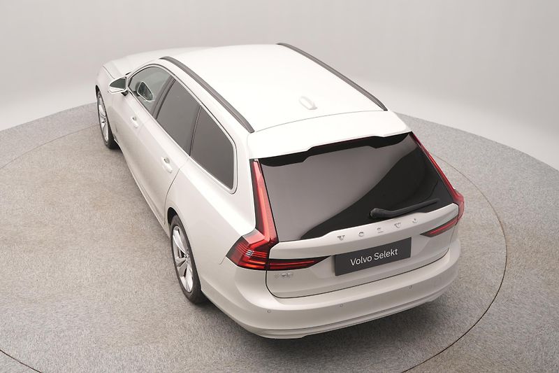 Volvo V90 B4 MOMENTUM AUT - fotka 13 z 45