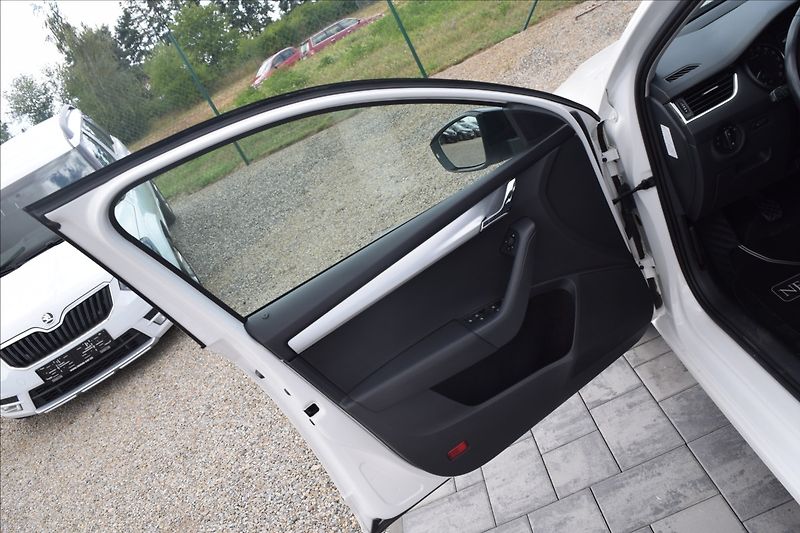 Škoda Octavia 1,6 TDI 81KW PO ROZVODECH - fotka 25 z 48