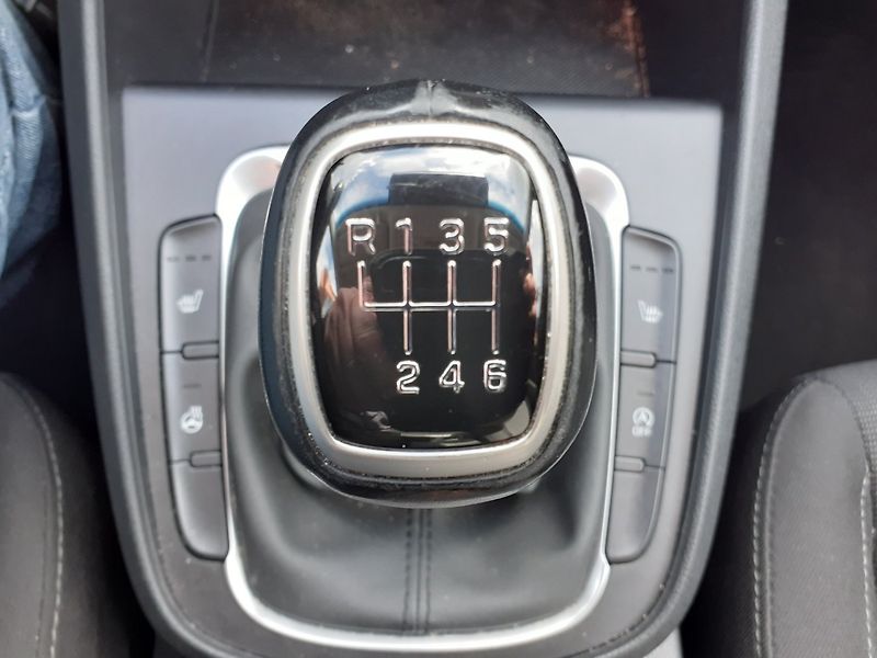 Hyundai Kona (2023) 1.0 T-GDi 1.MAJ ČR - fotka 18 z 38