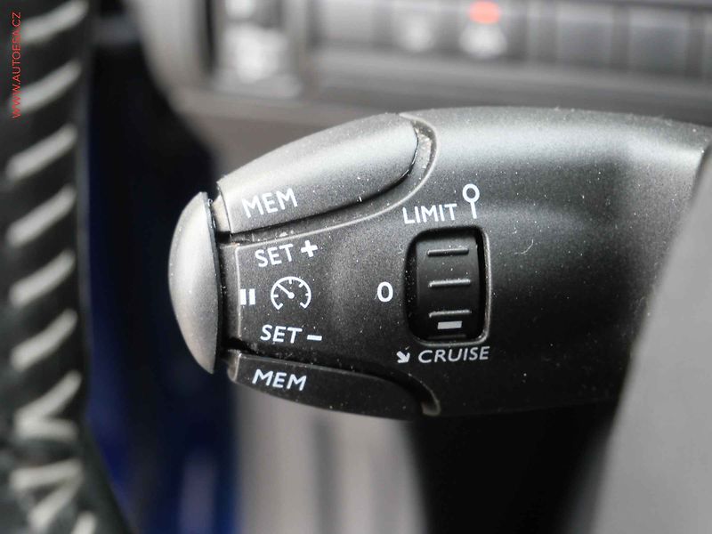 Peugeot 308 (2018) 1.5HDi, AC, tempo, navi - fotka 15 z 24