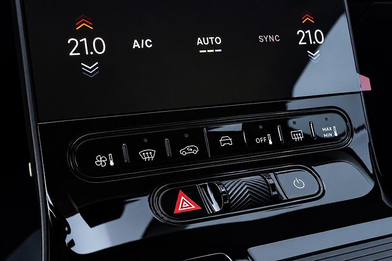 Citroën C5 Aircross (2026) 1,2 YOU Hybrid 145k Aut.+ZIMA - fotka 15 z 18