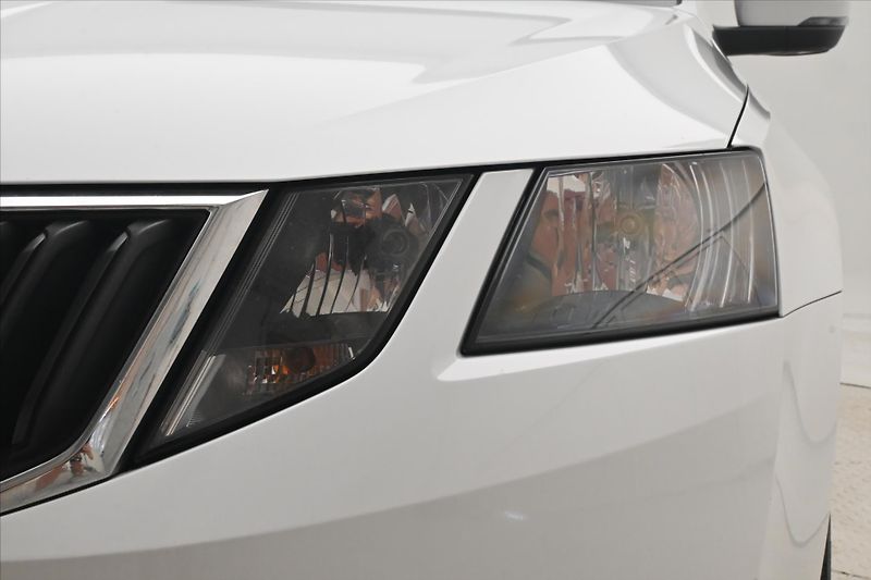 Škoda Octavia 2,0 TDI 110 kW DSG Clever Záru - fotka 28 z 30