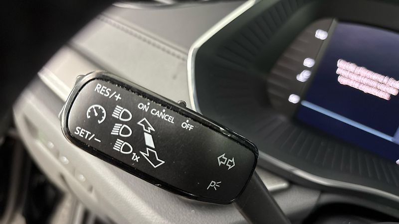 Škoda Octavia 2.0 TDI Ambition Combi - fotka 14 z 23
