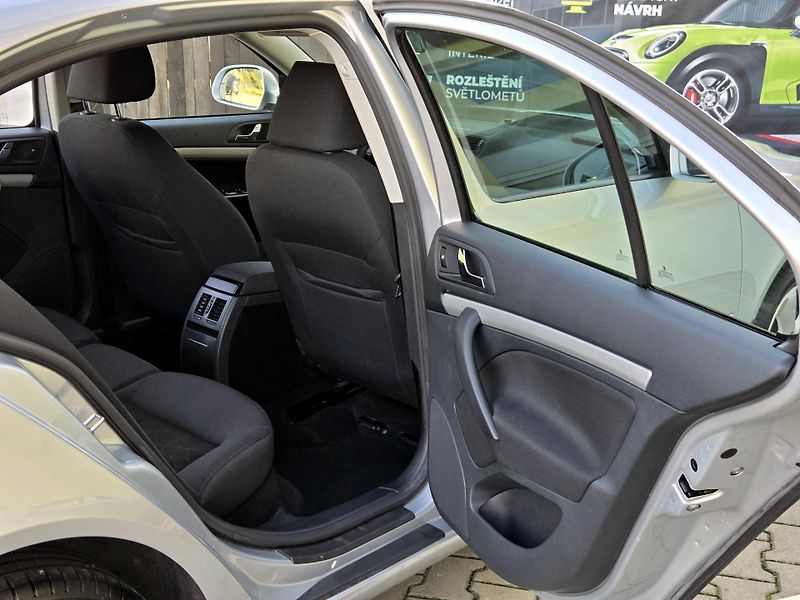 Škoda Octavia 1,2TSi Amb. *SERV.KNÍŽKA*      - fotka 20 z 39