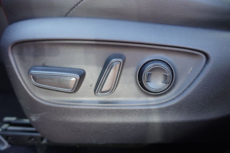 Toyota RAV4 2,5 PHEV Plug-in Selection VIP - fotka 11 z 38