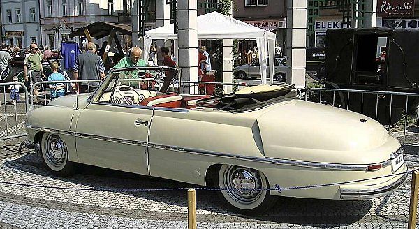 Tatra 600 kabriolet.