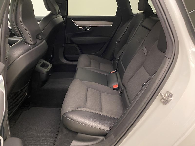 Volvo V90 B4 MOMENTUM AUT - fotka 5 z 46