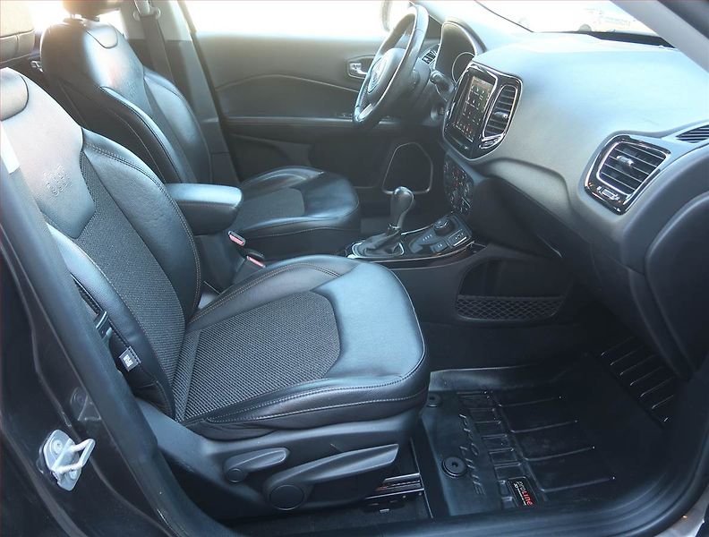 Jeep Compass (2019) 1.4 MultiAir, 4X4, Automat - fotka 9 z 21