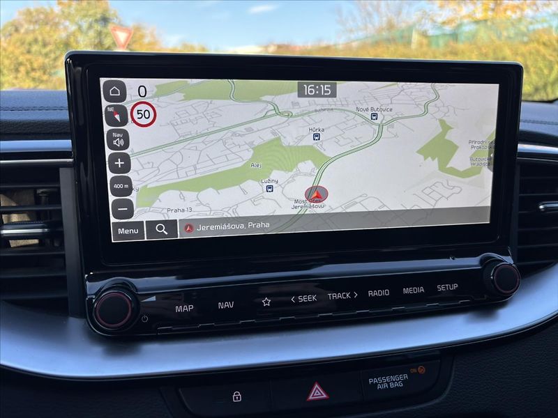Kia Ceed 1,5 TGDi AT TOP ZÁRUKA TAŽNÉ - fotka 18 z 51