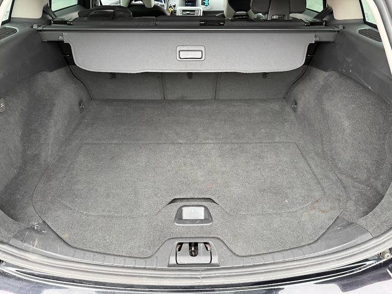 Volvo V60 (2012) 2.4 D5 158 kW R-Design AT - fotka 19 z 20