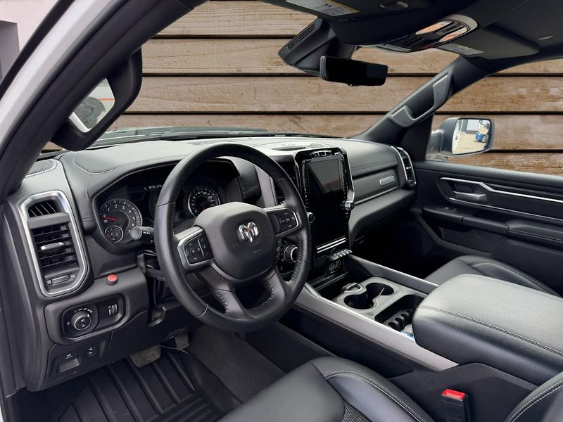 Dodge RAM (2024) +HEMI+HEAD UP+OFFROAD PAKET+ - fotka 14 z 23