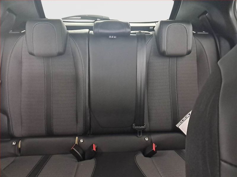 Peugeot 2008 (2023) Allure 1.2 PureTech - fotka 10 z 17