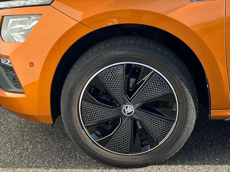 Škoda Kamiq 1,0 TSi 85kW 7DSG MONTE CARLO - fotka 12 z 32
