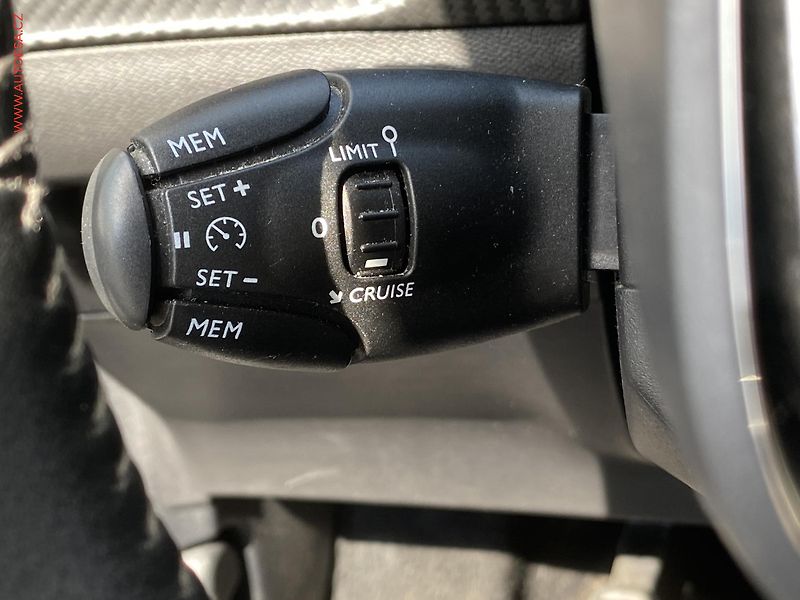 Peugeot 208 (2020) 1.2 PT, Allure - fotka 13 z 16