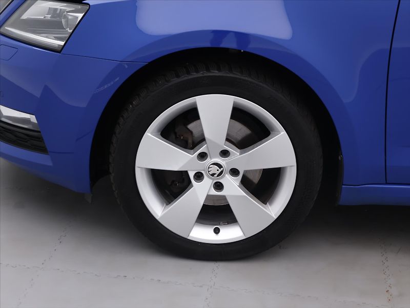 Škoda Octavia 2.0 TDI DSG CZ 125let LED 1Maj - fotka 23 z 30