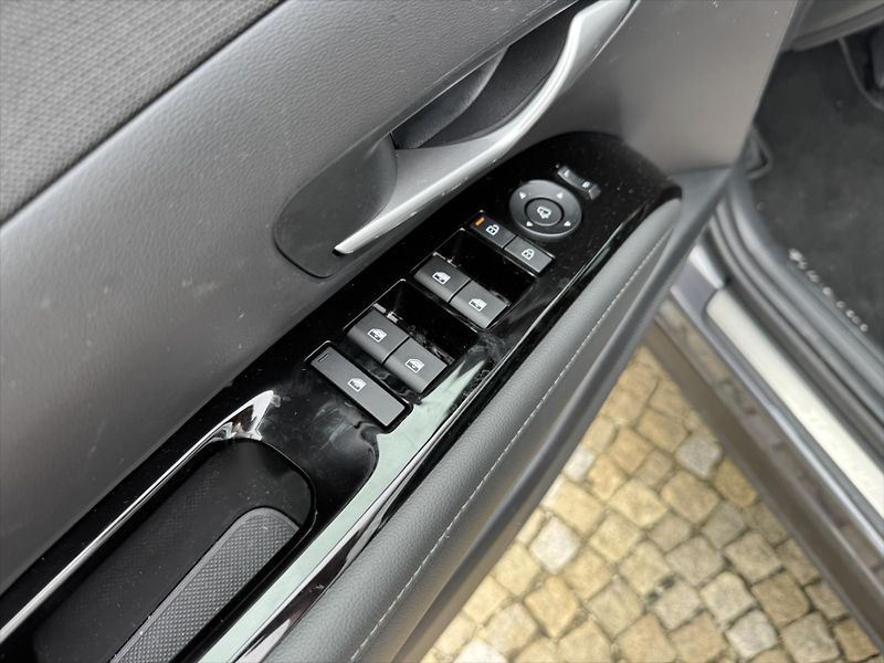 Hyundai Tucson 1,6 1,6 TGDI 4WD DCT 20 LUXURY - fotka 6 z 11