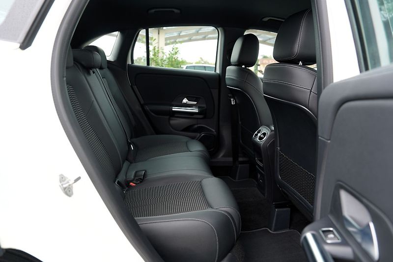 Mercedes-Benz GLA 200d Progressive/AT9/MBUX - fotka 31 z 46
