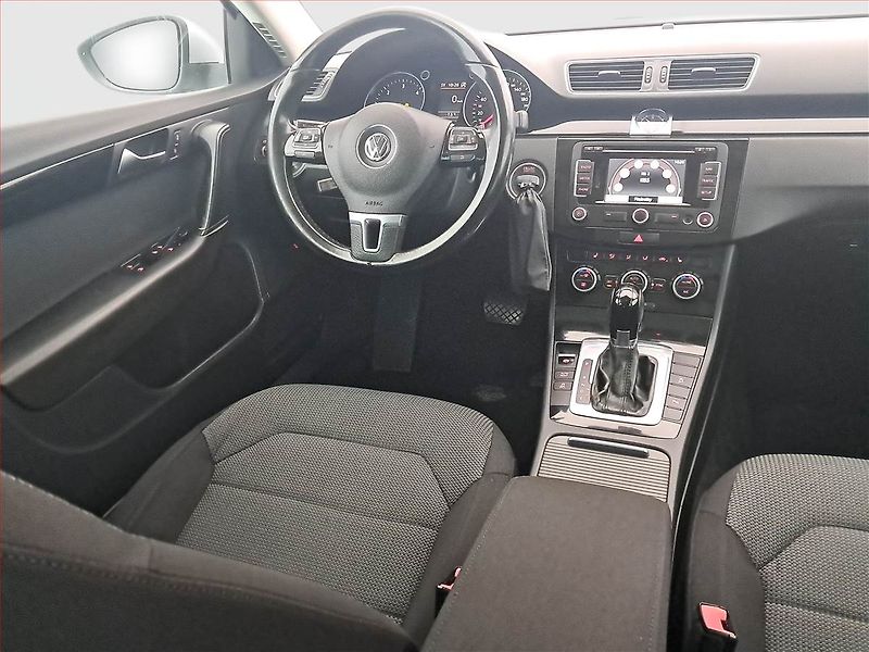 Volkswagen Passat (2013) 2.0 TDI, Automat, Navi - fotka 7 z 16