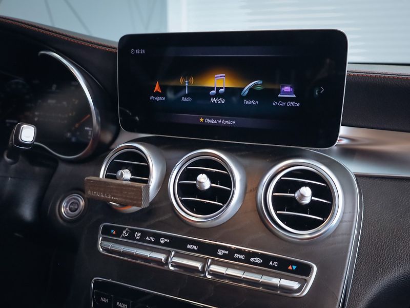 Mercedes-Benz Třídy C C 63 AMG 4MATIC 4.0 V8 - fotka 24 z 33