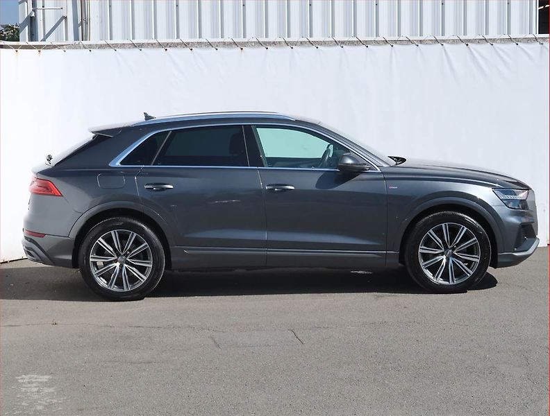 Audi Q8 (2019) 50 TDI - fotka 6 z 32