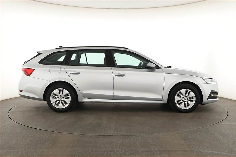 Škoda Octavia (2023) Ambition 2.0 TDI, ČR,1.maj - fotka 6 z 16