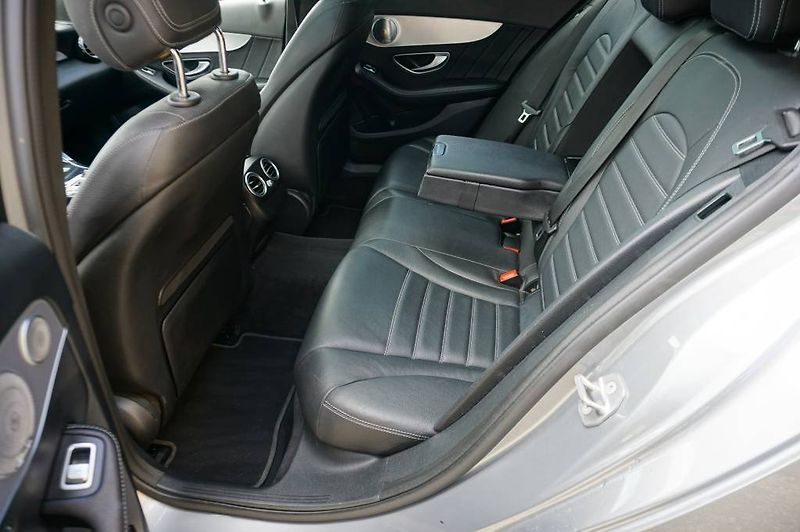 Mercedes-Benz Třídy C (2017) C 400 4 MATIC - fotka 12 z 37