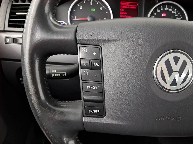 Volkswagen Touareg (2008) 2.5 R5 TDI, 4X4, Automat - fotka 17 z 20
