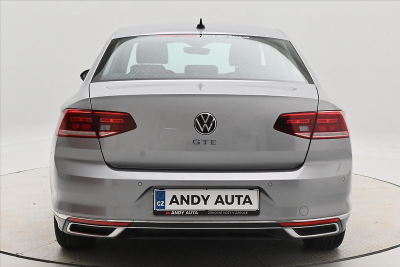 Volkswagen Passat 1,4 TSI GTE 160 kW DSG Highlin - fotka 6 z 32