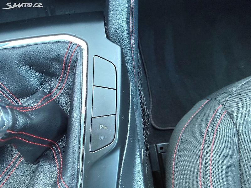 Ford Kuga 2,0 EcoBlue ST Line - fotka 15 z 29
