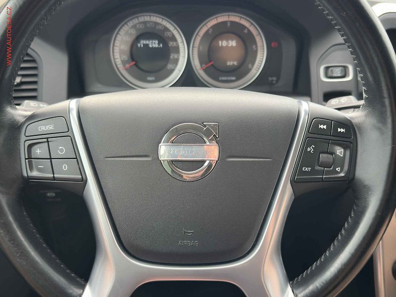 Volvo XC60 (2012) 2.5d 4x4, AT, klima - fotka 12 z 19