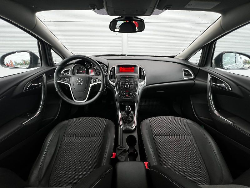 Opel Astra 2.0CDTI 121kW CZ Kůže TZ - fotka 9 z 21