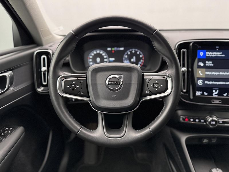 Volvo XC40 T4 AWD MOMENTUM CZ REZERVACE - fotka 2 z 34