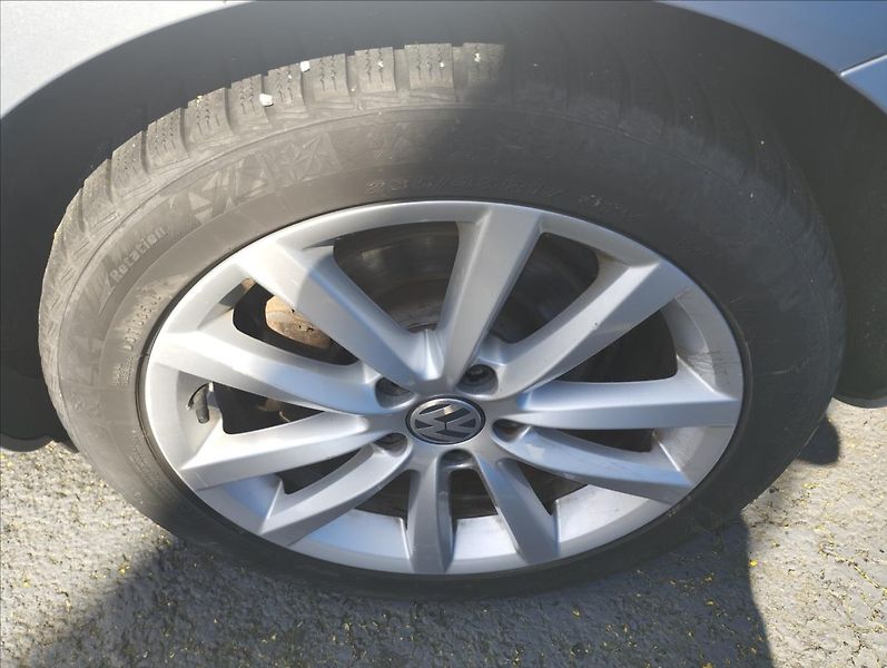 Volkswagen Passat 2,0 TDi 103KW DSG - fotka 15 z 17