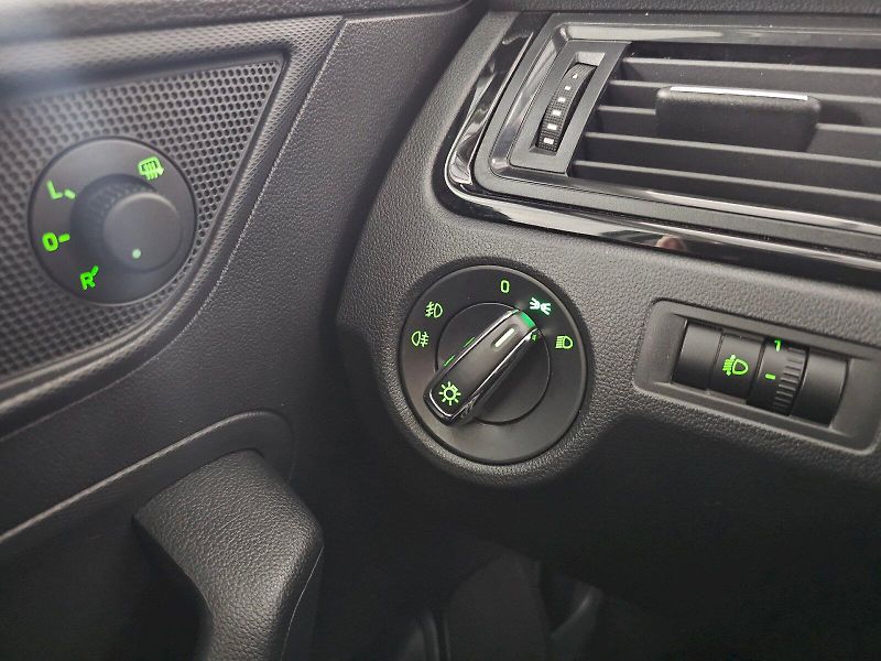 Škoda Rapid (2014) 1.2TSI 77kW STYLE PLUS - fotka 14 z 20