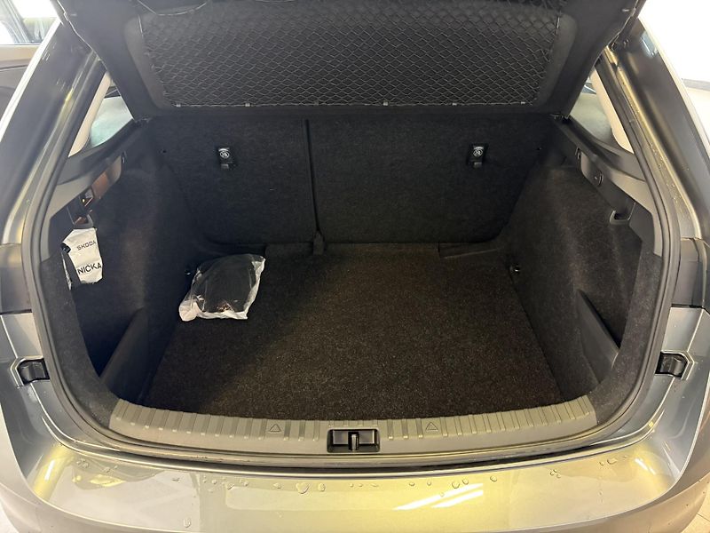Škoda Scala 1.0TSi 85kW Selection - fotka 18 z 22
