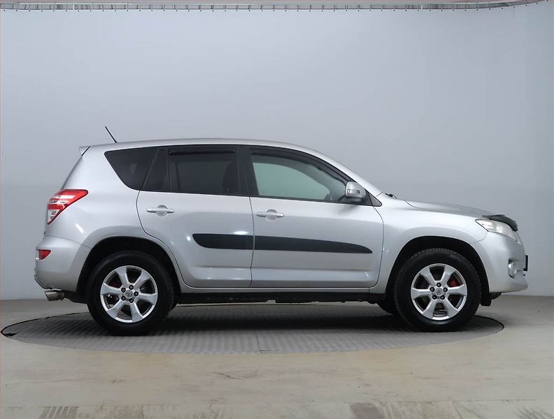 Toyota RAV4 (2011) 2.2 D-4D, 4X4, Tempomat - fotka 6 z 19