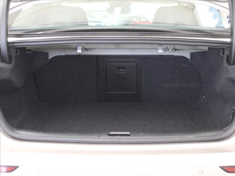 Volvo S60 2,0 B5 AWD Ultimate Dark ČR - fotka 28 z 28