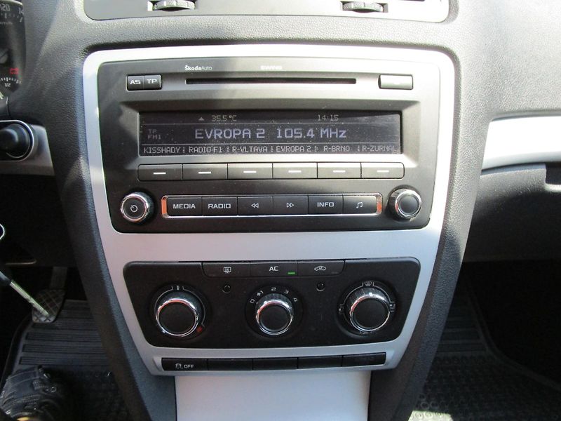 Škoda Octavia 1,6TDI-77KW- KOUPENA v ČR - fotka 12 z 27