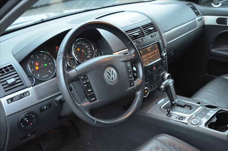 Volkswagen Touareg (2008) 2,5 TDI - fotka 10 z 19