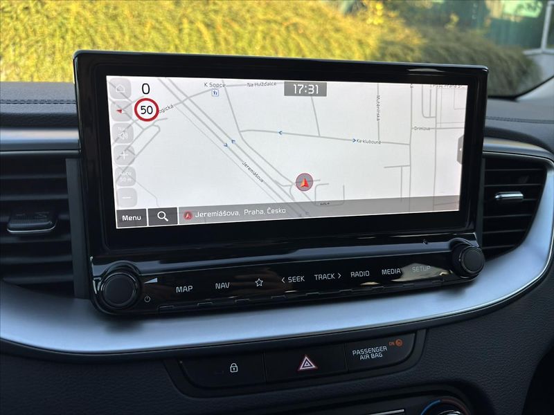Kia Ceed 1,5 TGDi TOP ZÁRUKA NAVI KAMER - fotka 17 z 41
