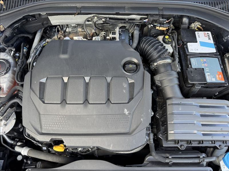 Škoda Superb 2,0 TDI DSG STYLE DPH 1.maj ČR - fotka 47 z 50