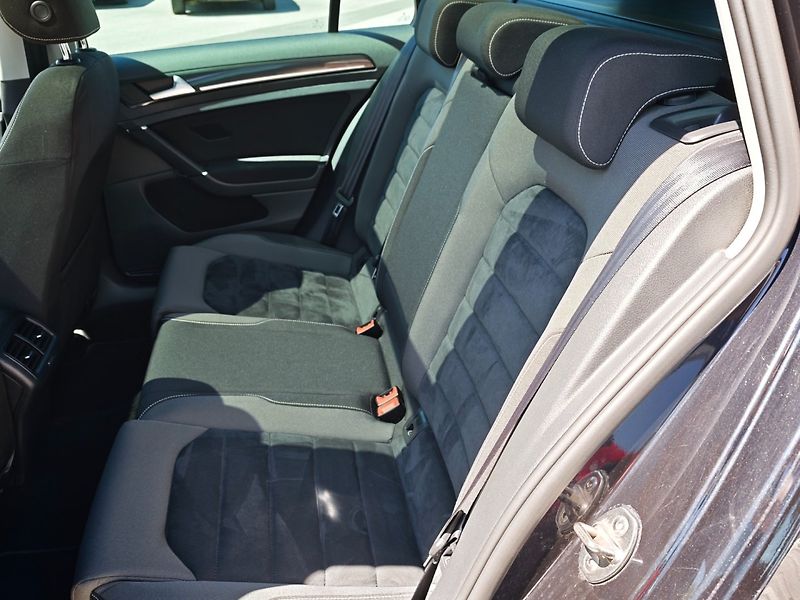 Volkswagen Golf (2014) 2,0 TDI 110 KW Highline - fotka 15 z 35