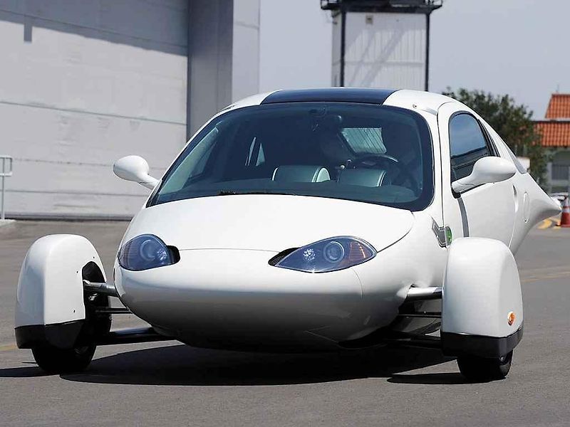 Studie upraveného designu elektromobilu Aptera 2e.