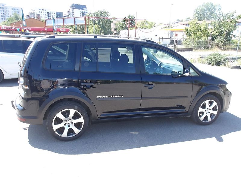 Volkswagen Touran 2,0TDi 125kW CROSSTOURAN Extré - fotka 7 z 37