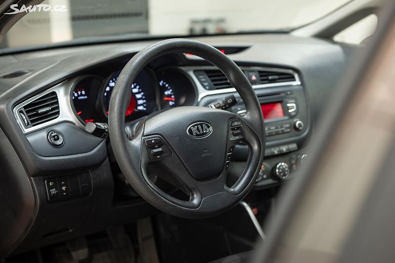 Kia Ceed 1.4 CVVT 74 kW serv.kniha - fotka 7 z 27