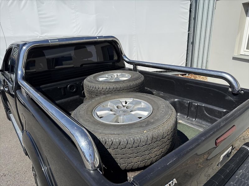 Toyota Hilux 2,5 Extra Cab - fotka 14 z 14